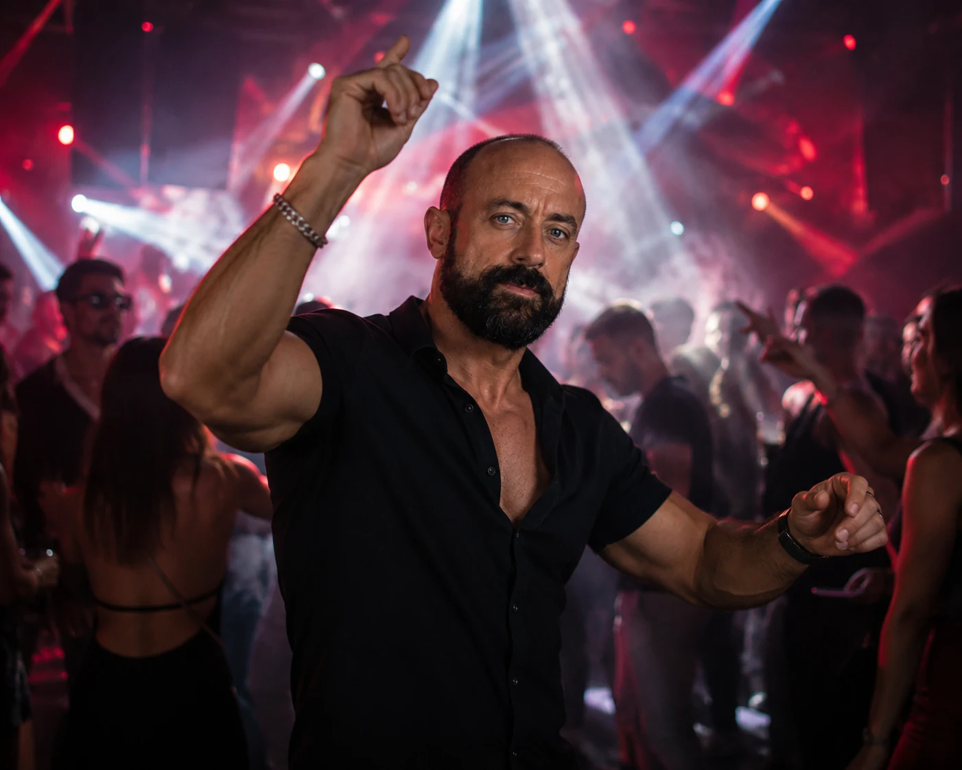 Roberto dancing in a club